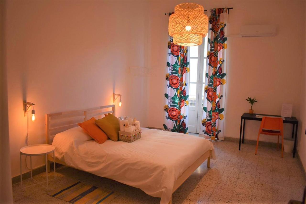 Bed and Breakfast Living Simply Катанія Екстер'єр фото
