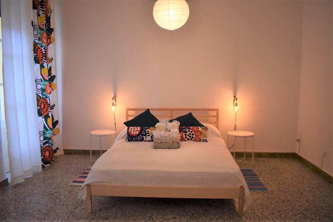 Bed and Breakfast Living Simply Катанія Екстер'єр фото